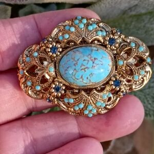 Beautiful Vintage Gold Toned Metal Faux Turquoise Stone Galss Stone Brooch Pin